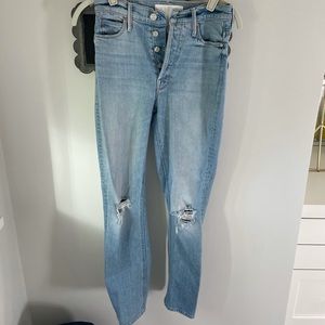 MOTHER Straight Leg Jeans w/ Distress 💙
